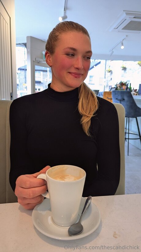 Thescandichick アダルト女優 写真