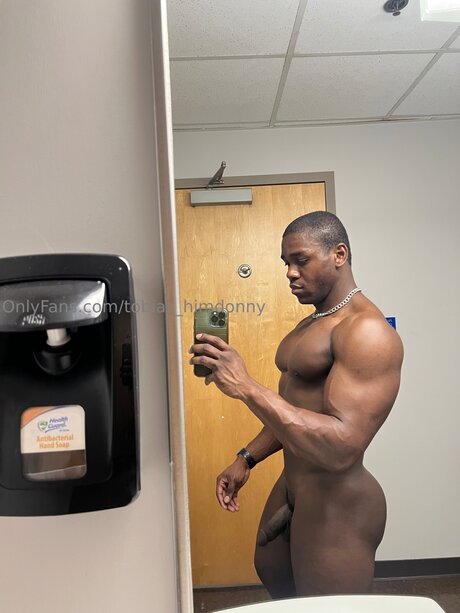 Tobias Himdonny アートモデル 画像