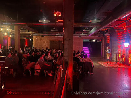 Jamieshrinersings エロティック女優 写真