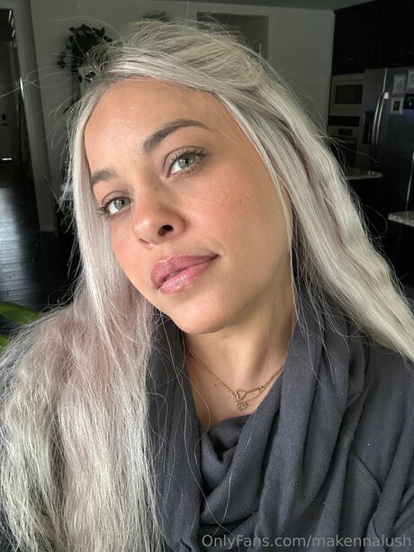 Makennalush エロティックなスター 写真