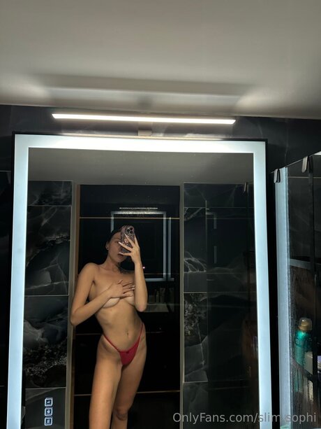 Slim Sophi ヌードモデル 画像