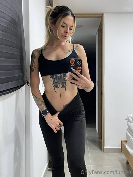 Lum20 エロティックモデル 写真