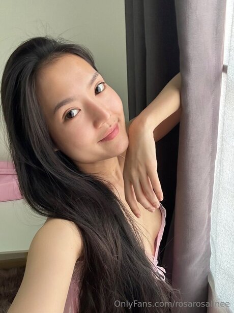 Rosarosalinee 裸の女優 写真
