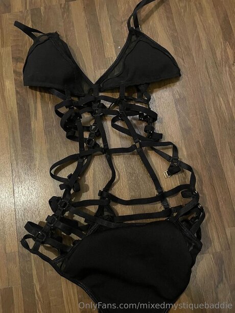 Mixedmystiquebaddie 高品質のポルノスター 写真