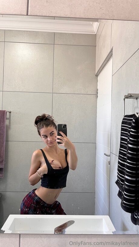 Mikaylafreee アートモデル 写真