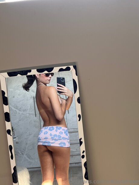 Mikaylafreee アートモデル 写真