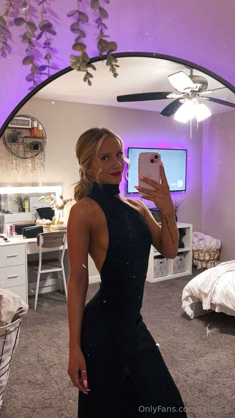 Taliaa B セクシーなポルノスター 写真
