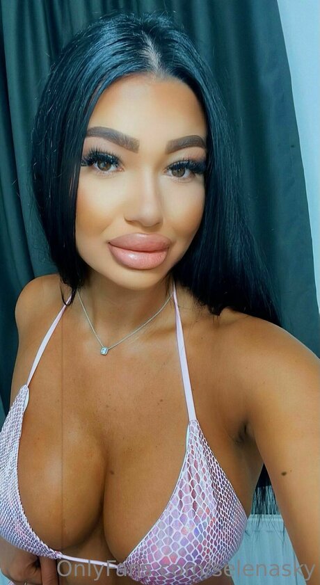 Selenasky ポルノスター 美しい ギャラリー