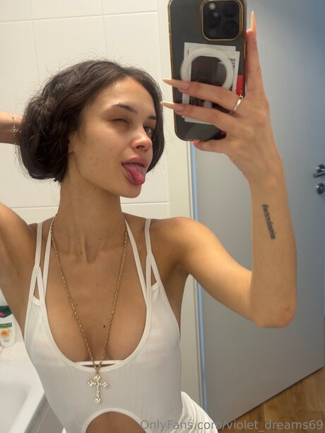 Violet Dreams69 セクシーなスター 写真