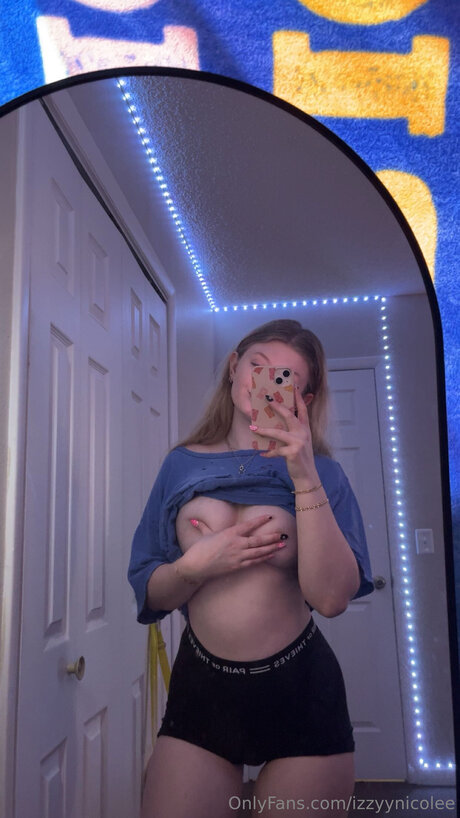 Izzyynicolee トップモデル 画像