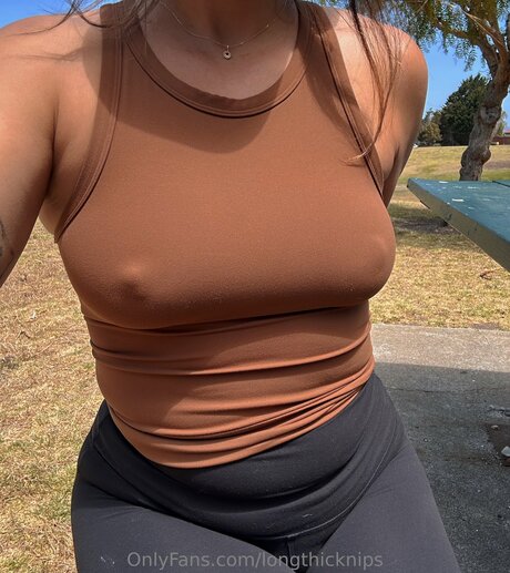Longthicknips ポルノモデル 画像