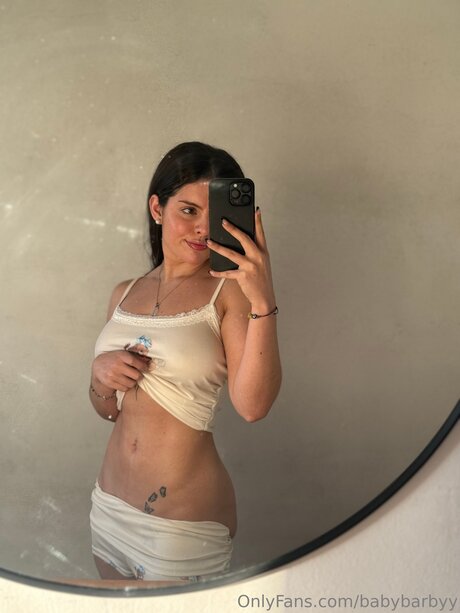 Babybarbyy ポルノスター トップ 写真