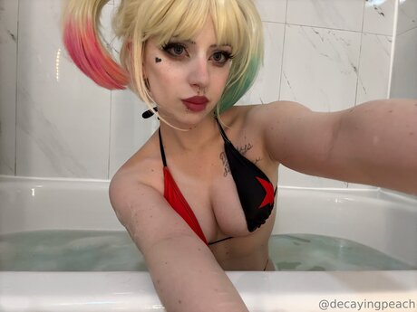 Decayingpeach profile image