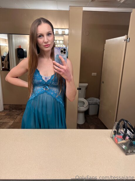 Tessajane ポルノスター 裸 写真