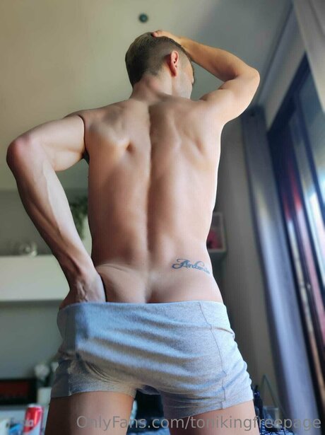 Tonikingfreepage 高品質モデル 写真