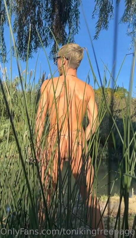 Tonikingfreepage ポルノスター 可愛い 写真