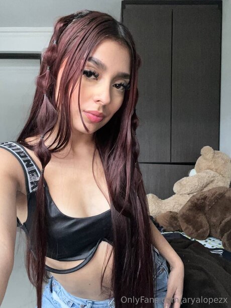 Aryalopezx アダルトモデル 写真