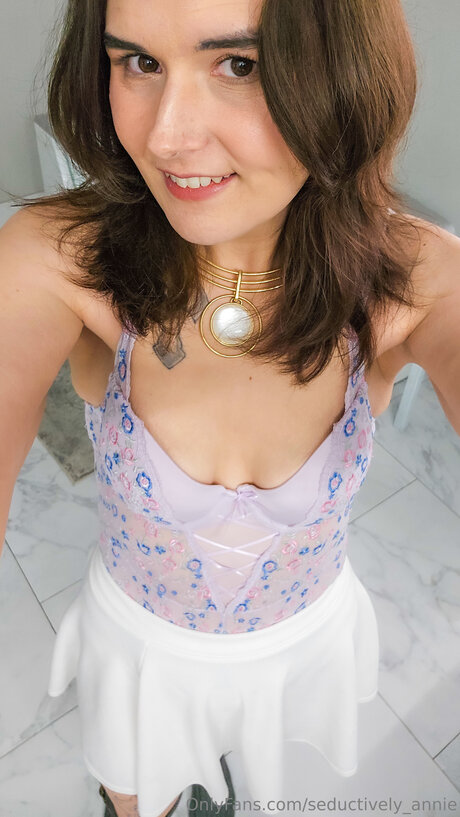 Seductively Annie アートスター 写真