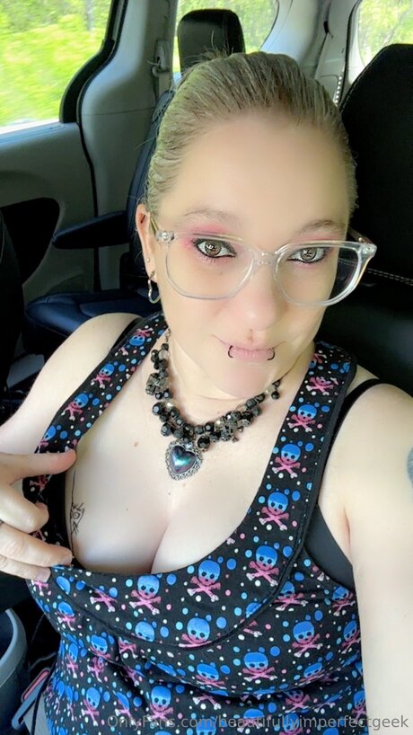Beautifullyimperfectgeek top profile image