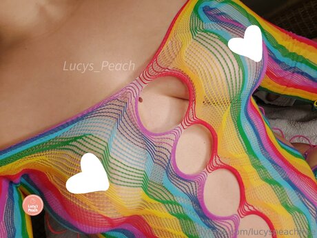 Lucyspeachfree ポルノスター ヌード 画像