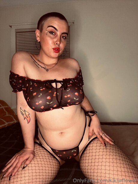 ぽっちゃり巨乳オンリーファンズ セクシー 画像