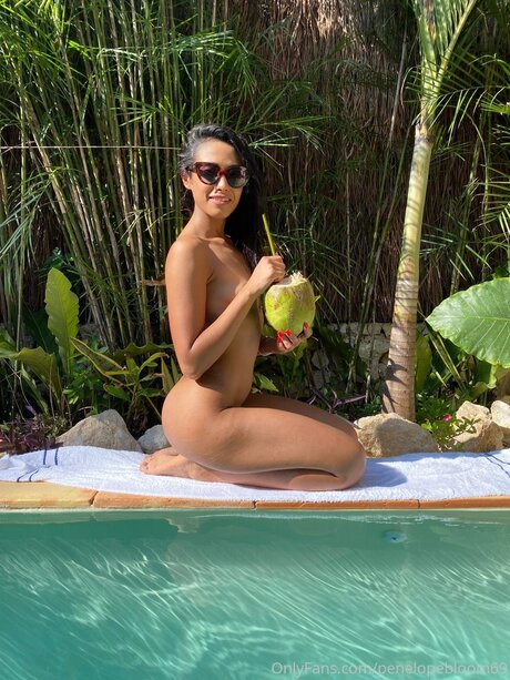 フィットネス エボニー オンリーファンズ セクシー裸 画像