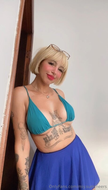 Miy Summeers 裸のスター 画像
