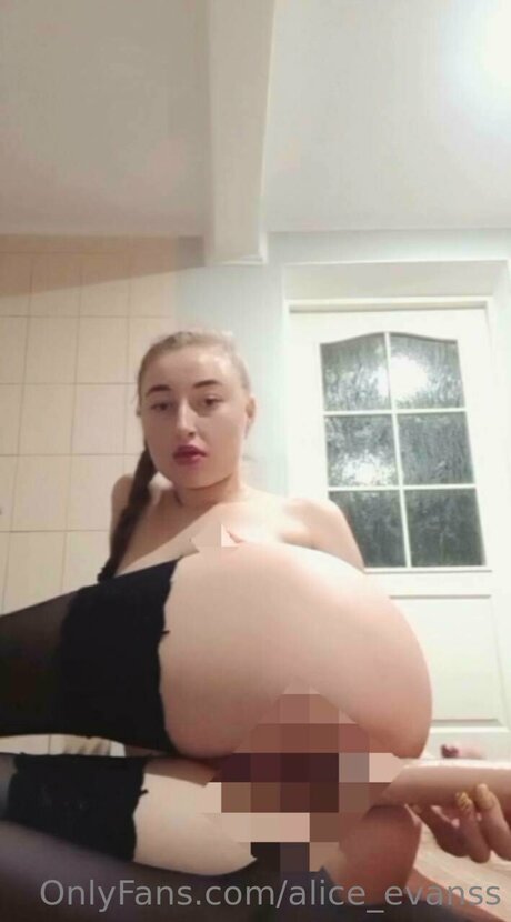 Alice Evanss profile image