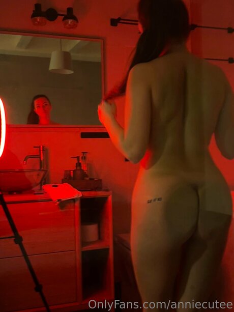 Anniecutee エロティックモデル 写真