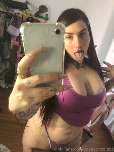 Rosagonzalezz ポルノスター 写真
