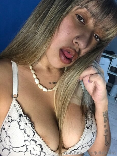 Julixholms セクシーモデル 写真