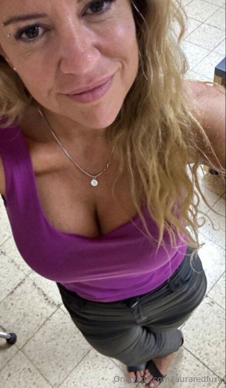 Lauraredfury ホットなスター 画像