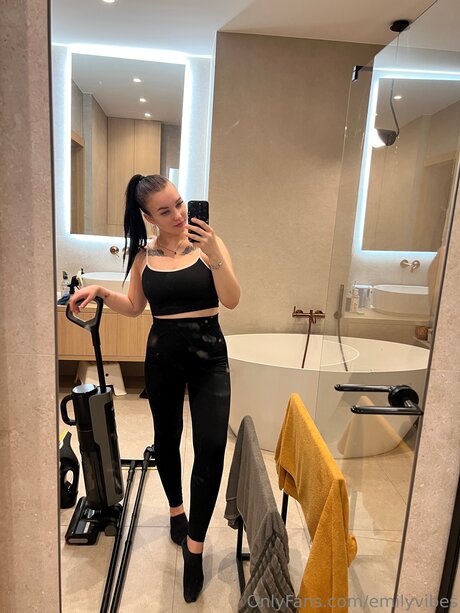 Emilyvibes ポルノスター セクシー 写真