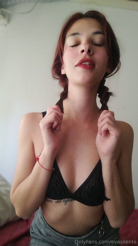 Evasilente 完璧な女優 画像