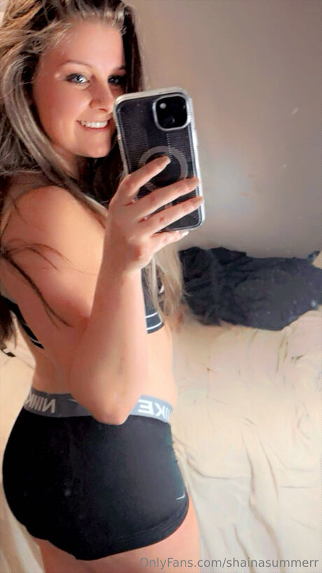 Shainasummerr 完璧なスター 写真
