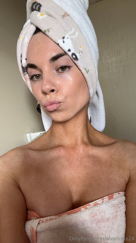 Alexissss24 ポルノ女優 画像