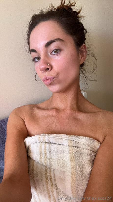 Alexissss24 アダルトスター 写真