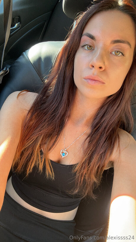 Alexissss24 top profile image