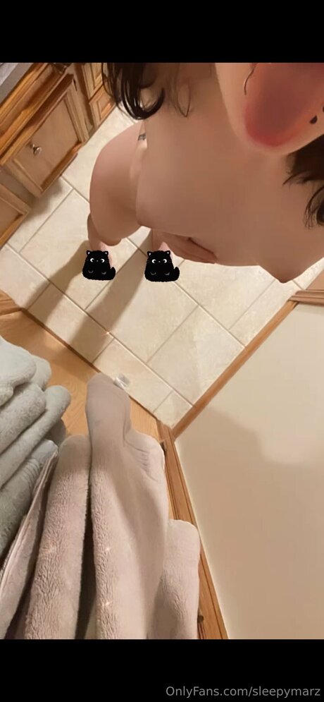 小柄な黒檀のオンリーファンズ 可愛い 写真