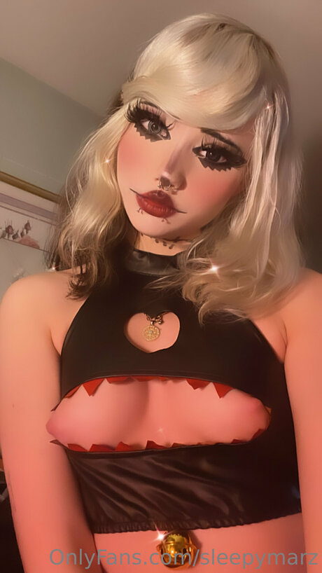 曲線美の熟女オンリーファンズ ホット 写真