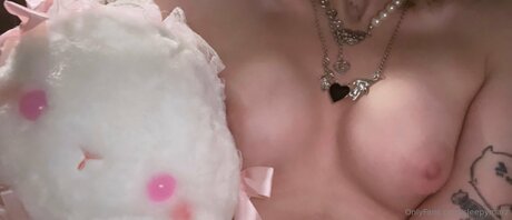Sleepymarz エロティックなスター 画像