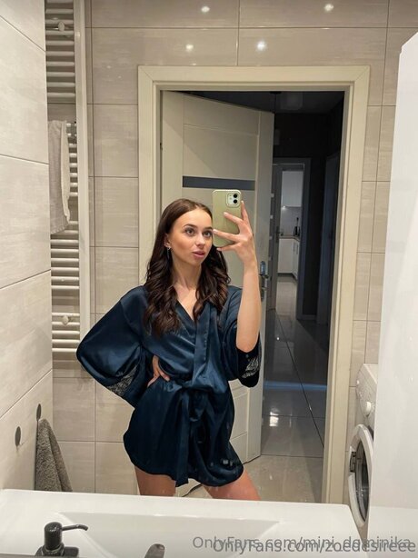 Mini Dominika スター xxx 写真