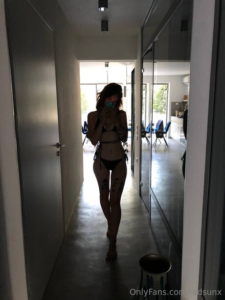 Redsunx セクシーモデル 写真
