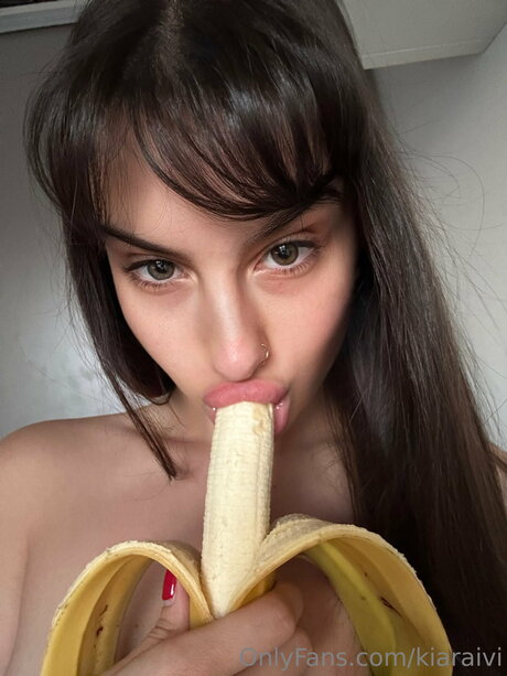 Iveychiara エロティックなモデル 写真