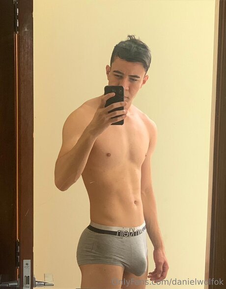 Danielwolfok スターセックス アーカイブ