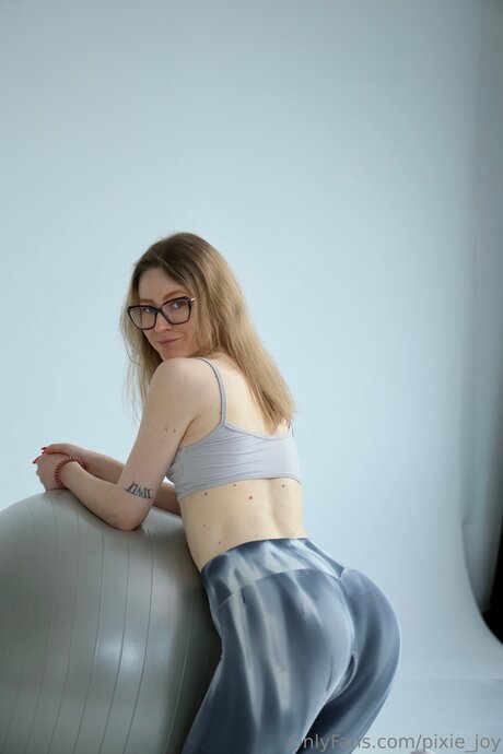 Pixie Joy ポルノモデル 写真