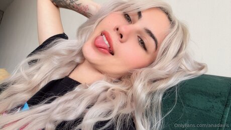 Anadavis ポルノスター セクシー 写真
