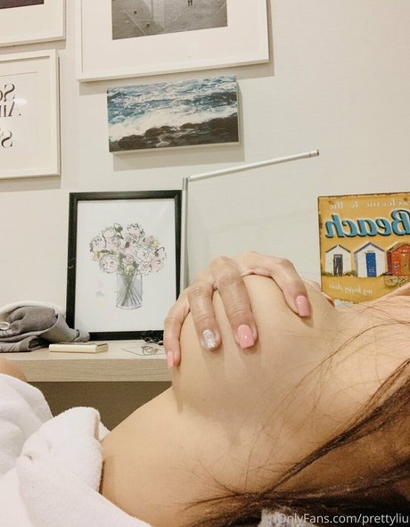 PrettyLiu 裸のポルノスター 写真