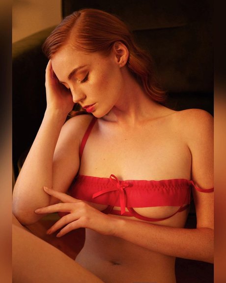 Emily O dette ポルノスター セクシー 画像
