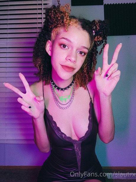 slautrx ホットなモデル 写真